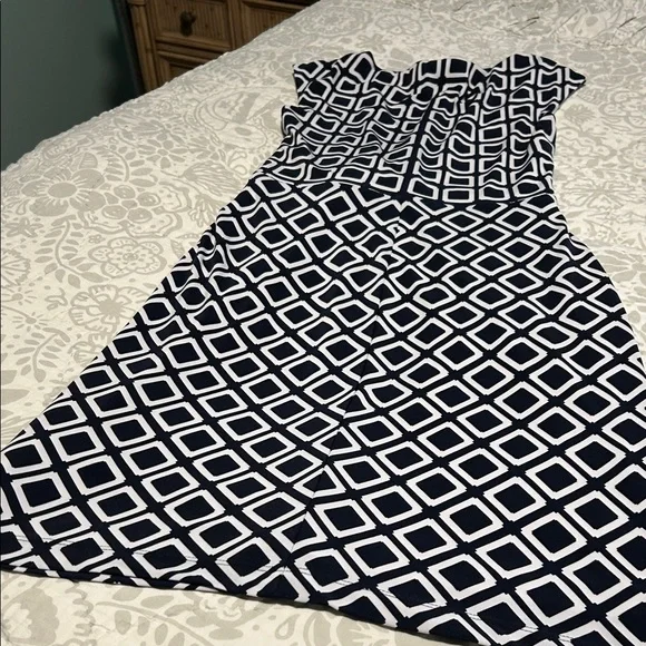 Ralph Lauren Blue and White Geometric Midi Dress - Picture 8 of 10